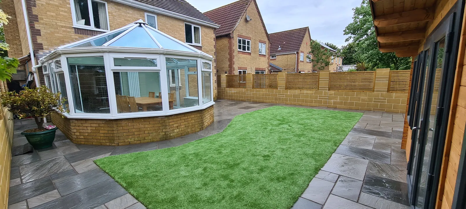 Garden with Summer House & Lawn – photo 3