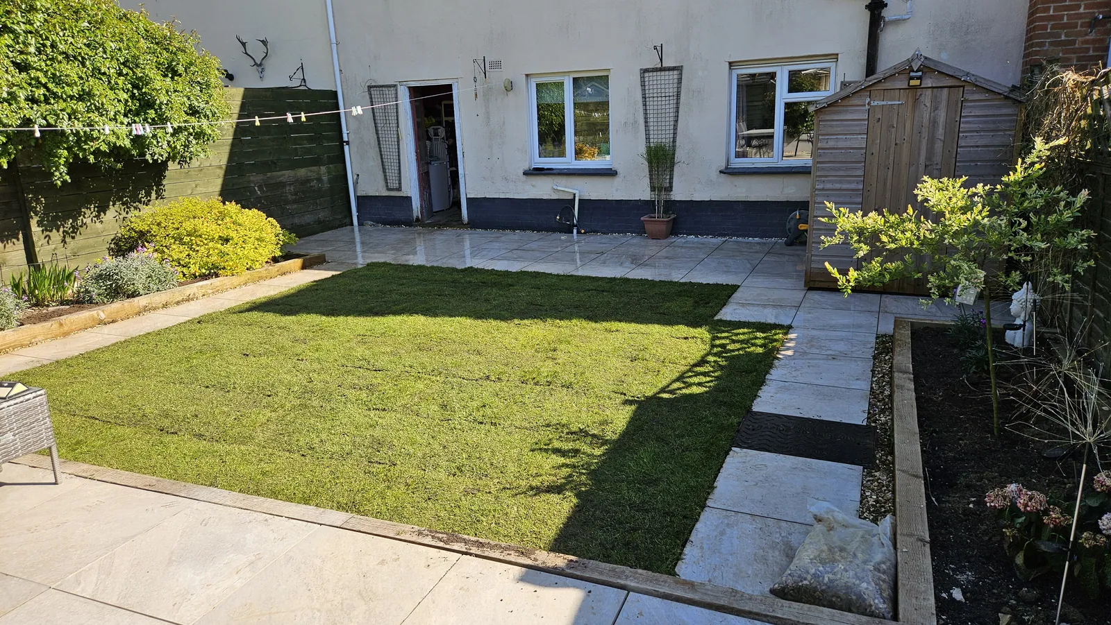 Lawn & Sleeper Garden – photo 3