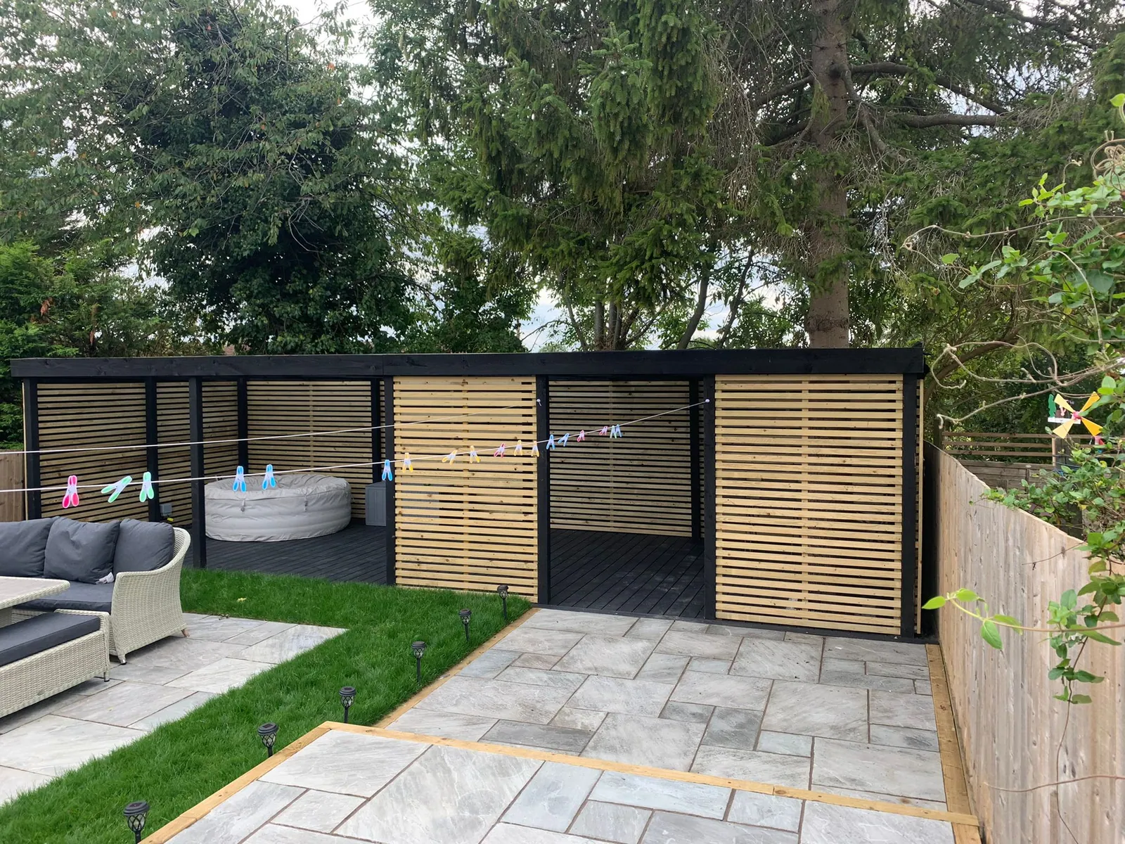Outdoor Living Garden with Pergola – bath