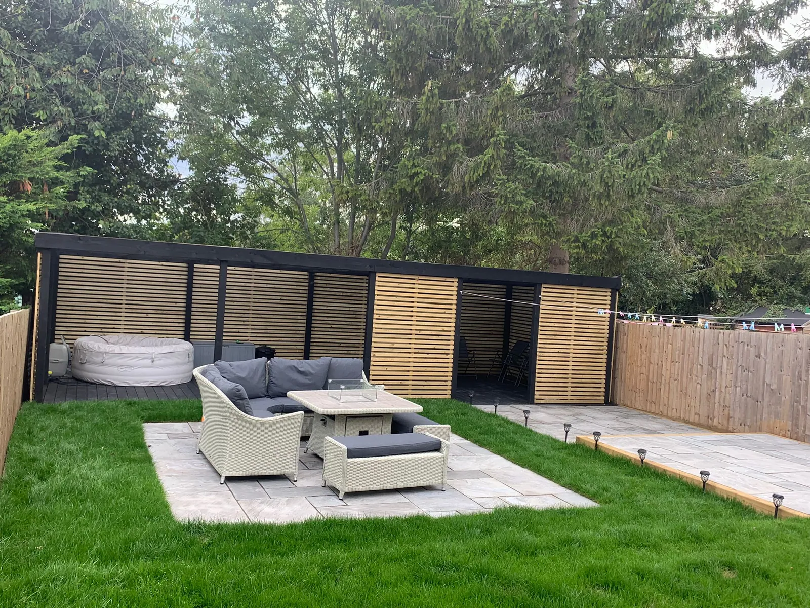 Outdoor Living Garden with Pergola – photo 4
