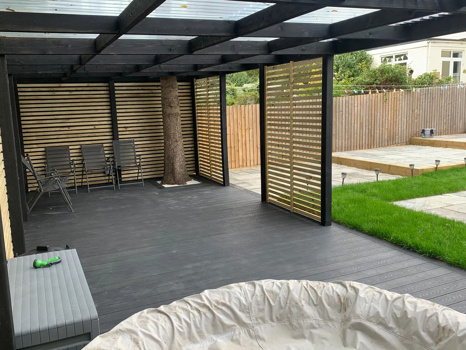 Outdoor Living Garden with Pergola – photo 5