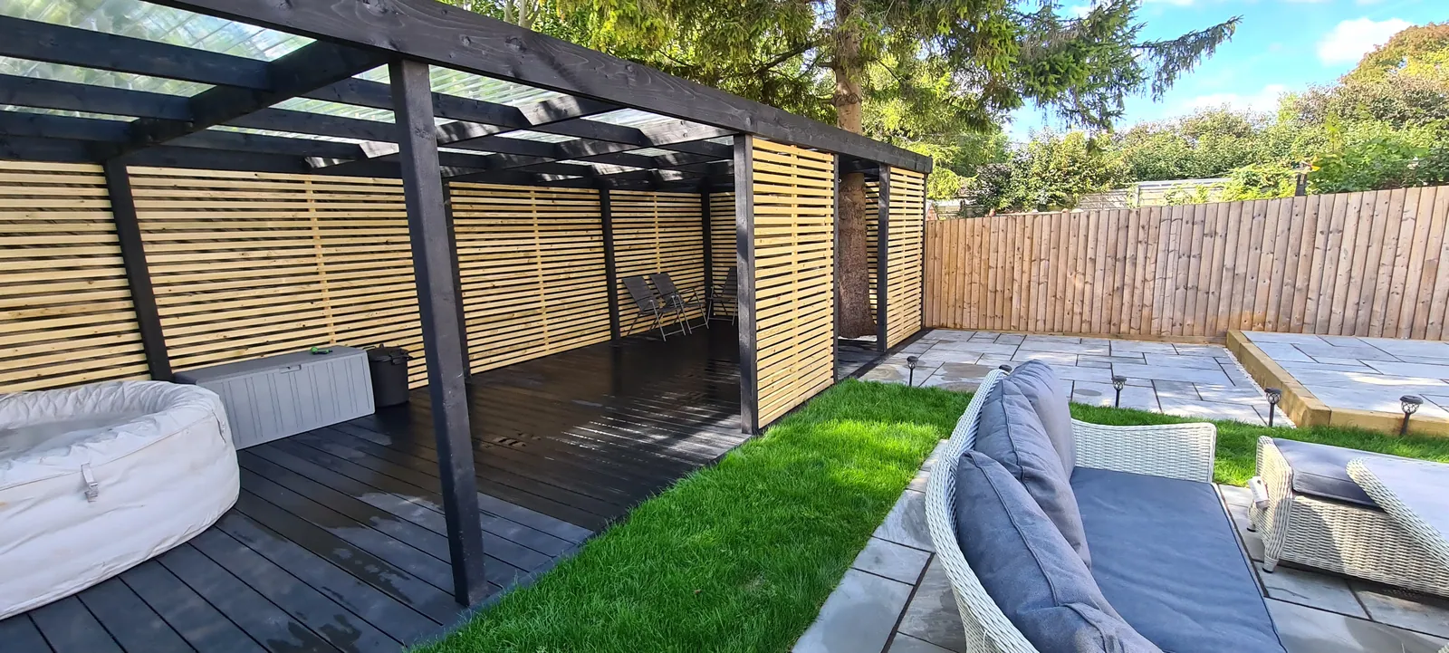 Outdoor Living Garden with Pergola – photo 7
